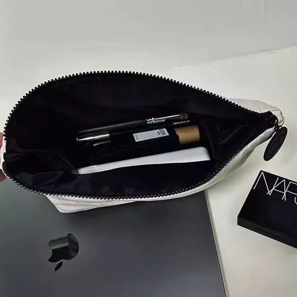 Chanel Beauty Gift Black Puffy Makeup Bag Pouch Clutch Cosmetic Case NEW… - Picture 3 of 5